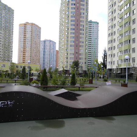 Квартира Парковые Озера Appartamento Kiev Esterno foto
