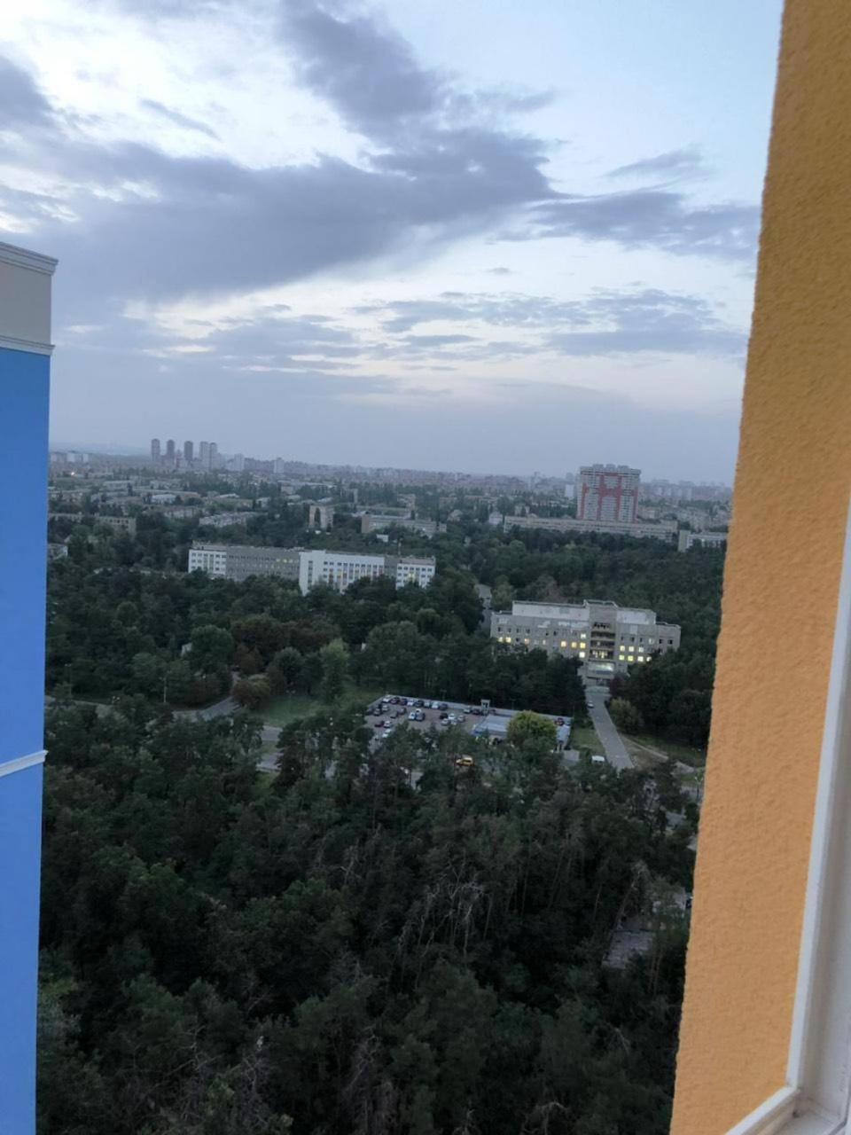 Квартира Парковые Озера Appartamento Kiev Esterno foto