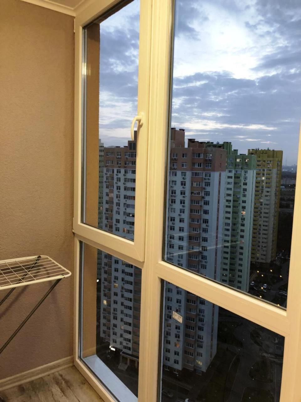 Квартира Парковые Озера Appartamento Kiev Esterno foto