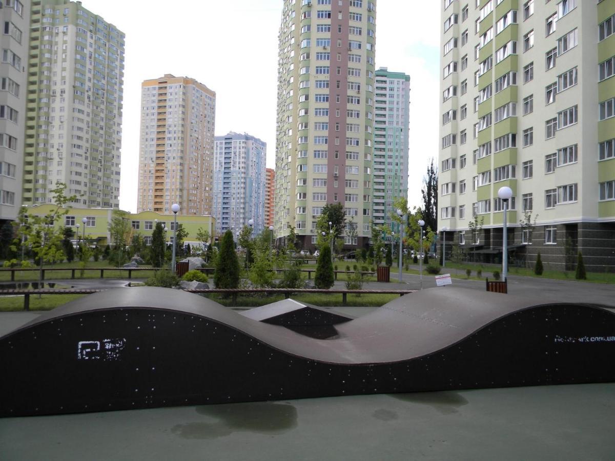 Квартира Парковые Озера Appartamento Kiev Esterno foto
